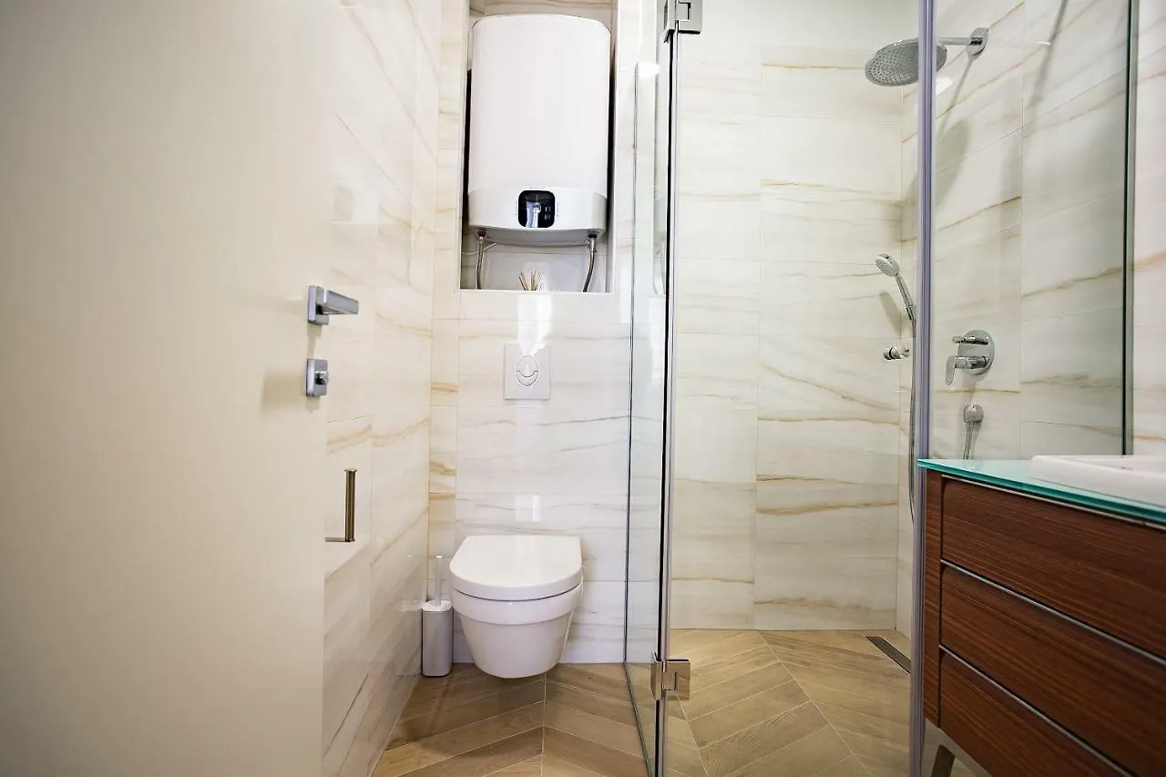 Best4Stay Luxury Rooms Split 4*,
